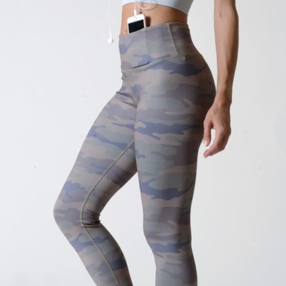 Women's Active High Rise Camouflage Leggings - Picture 4 of 5